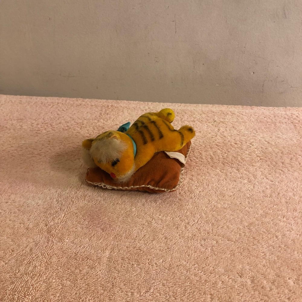 Vintage S Rosenberg Co Mop-Pets Tiger on Pillow Made in Japan
